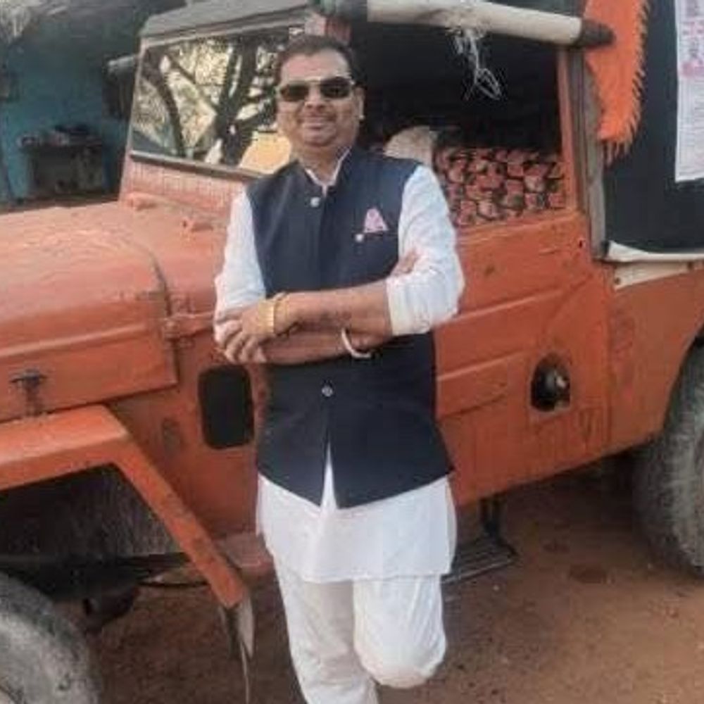 जर्जर बिजली खंभा गिरने से किसान नेता की मौत:ललितपुर में किसानों में आक्रोश, मुआवजे की मांग को लेकर प्रदर्शन