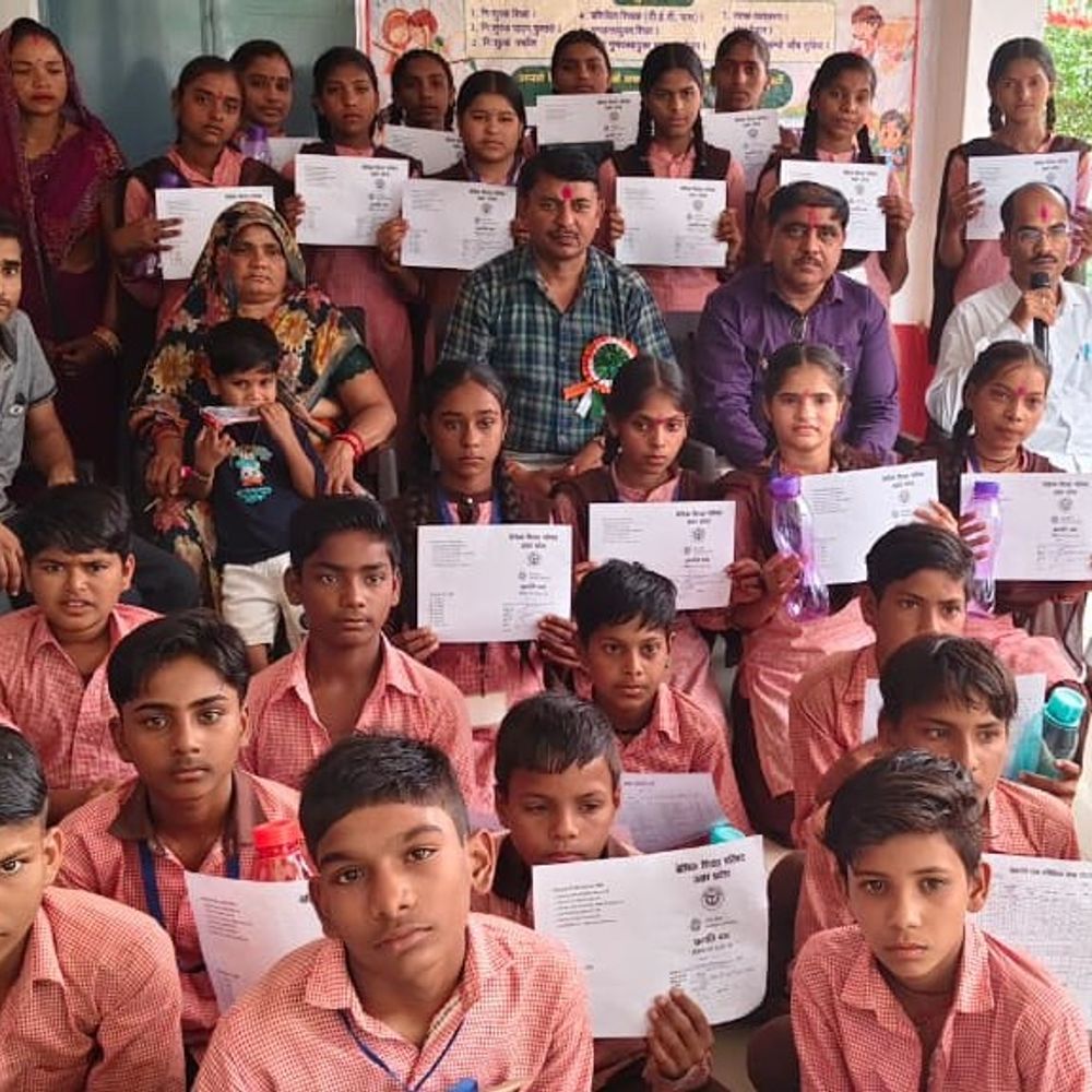 ललितपुर में वार्षिक परीक्षाफल घोषित, प्रवेश उत्सव मनाया गया:नवप्रवेशी बच्चों का स्वागत, मेधावी विद्यार्थी सम्मानित