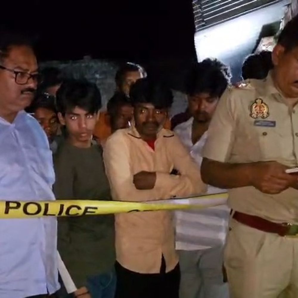 घर में सो रहे युवकी की धारदार हथियार से हत्या:सीतापुर में खून से लथपथ मिला शव, पुलिस जांच में जुटी