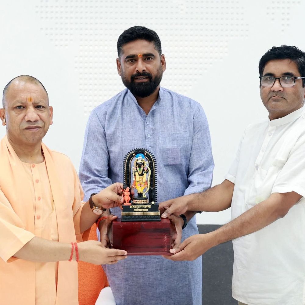 मझोला चीनी मिल के पुनरुद्धार की आस जगी:चेयरमैन निशांत प्रताप सिंह ने सीएम योगी से की मुलाकात, स्थानीय बाजार मजबूत होगा