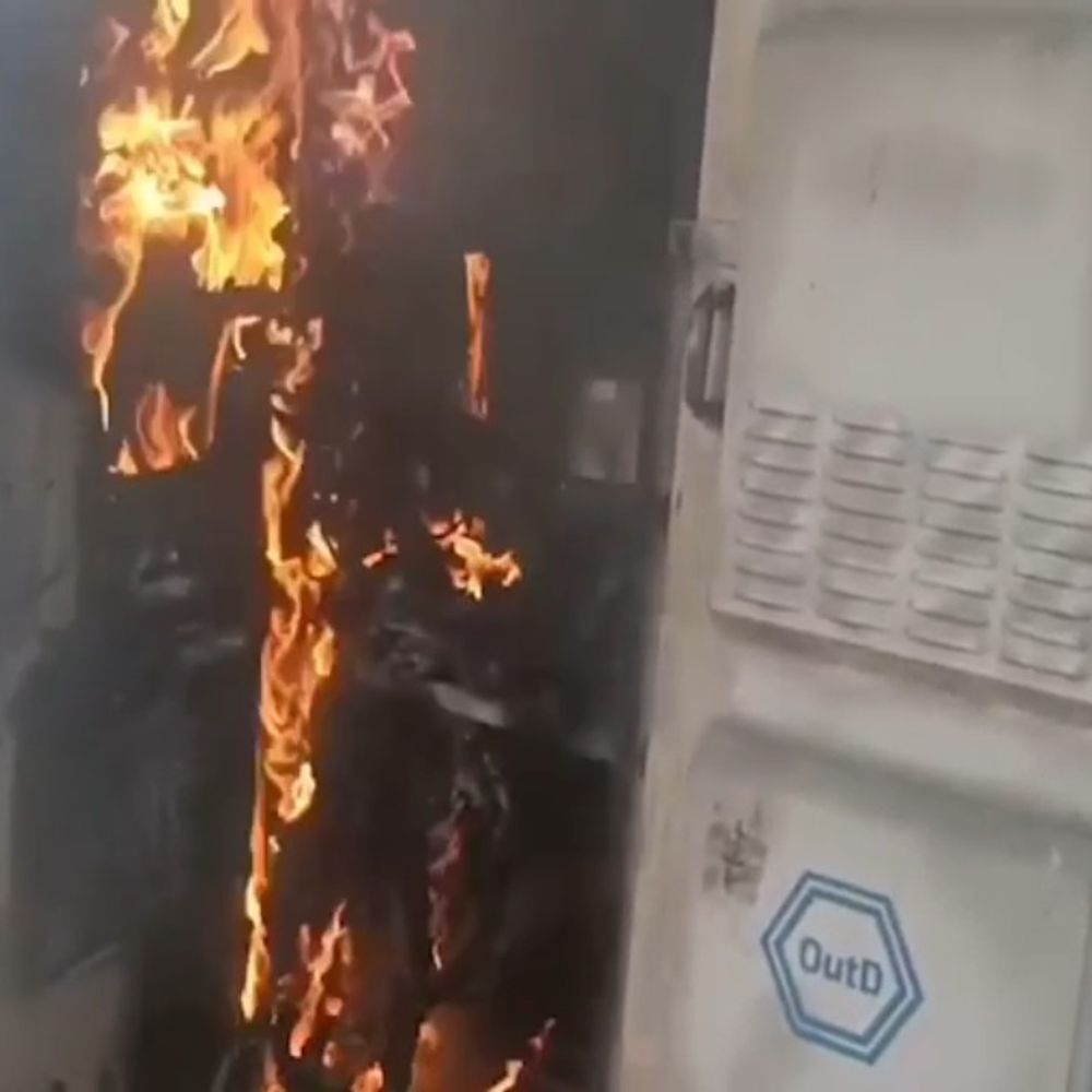 फतेहपुर में जियो टावर में आग:शॉर्ट-सर्किट से उपकरण जले, नेटवर्क ठप होने से लोग परेशान