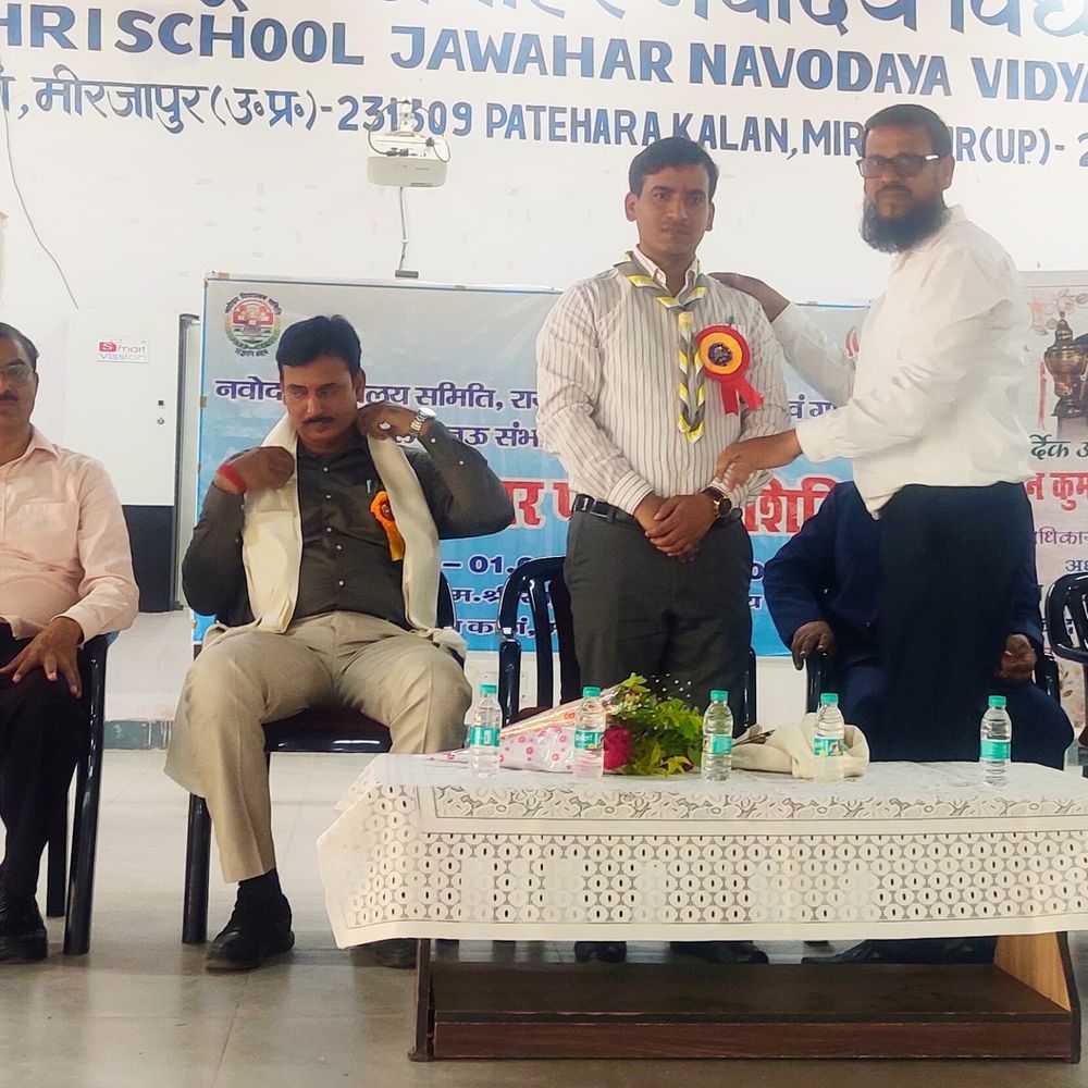 नवोदय विद्यालय में 5 दिवसीय अनुशासन की पाठशाला:मिर्जापुर में 10 जिलों की 80 गाइड हुईं शामिल, एसडीएम ने गाइड दल की सराहना की