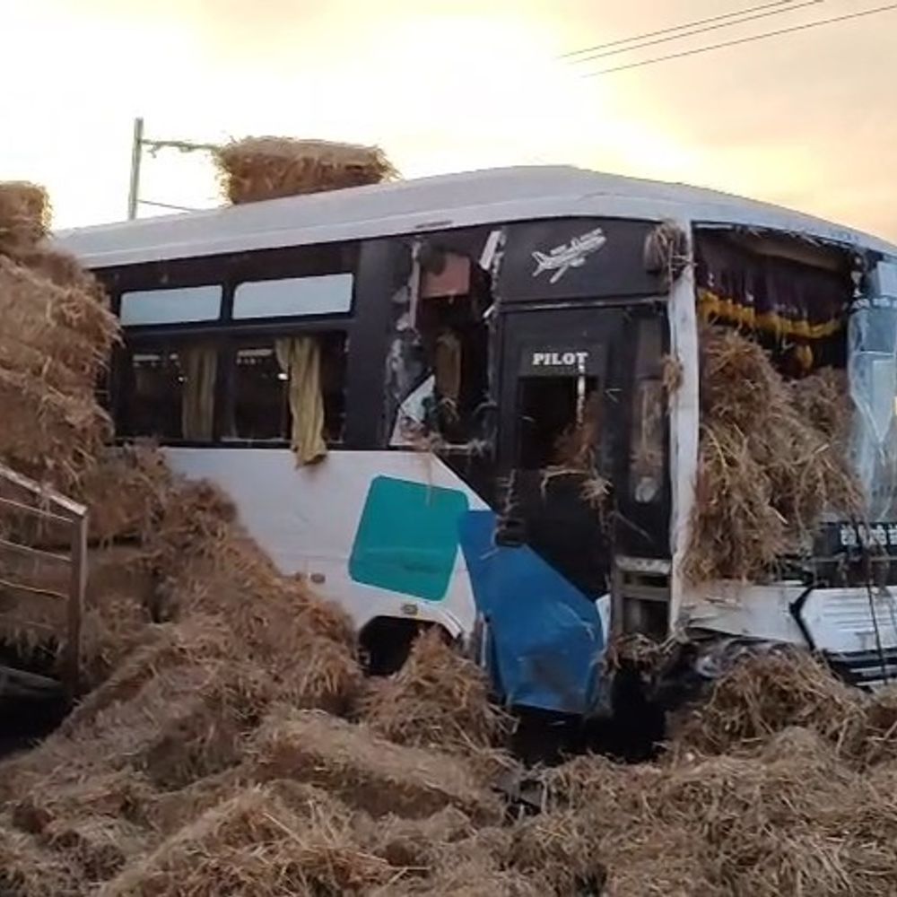 बठिंडा-डबवाली हाईवे पर बस-ट्रैक्टर ट्रॉली की टक्कर:  चालक सहित 3 कर्मचारी घायल, रिफाइनरी के कर्मियों को लेकर जा रही थी बस – Bathinda News