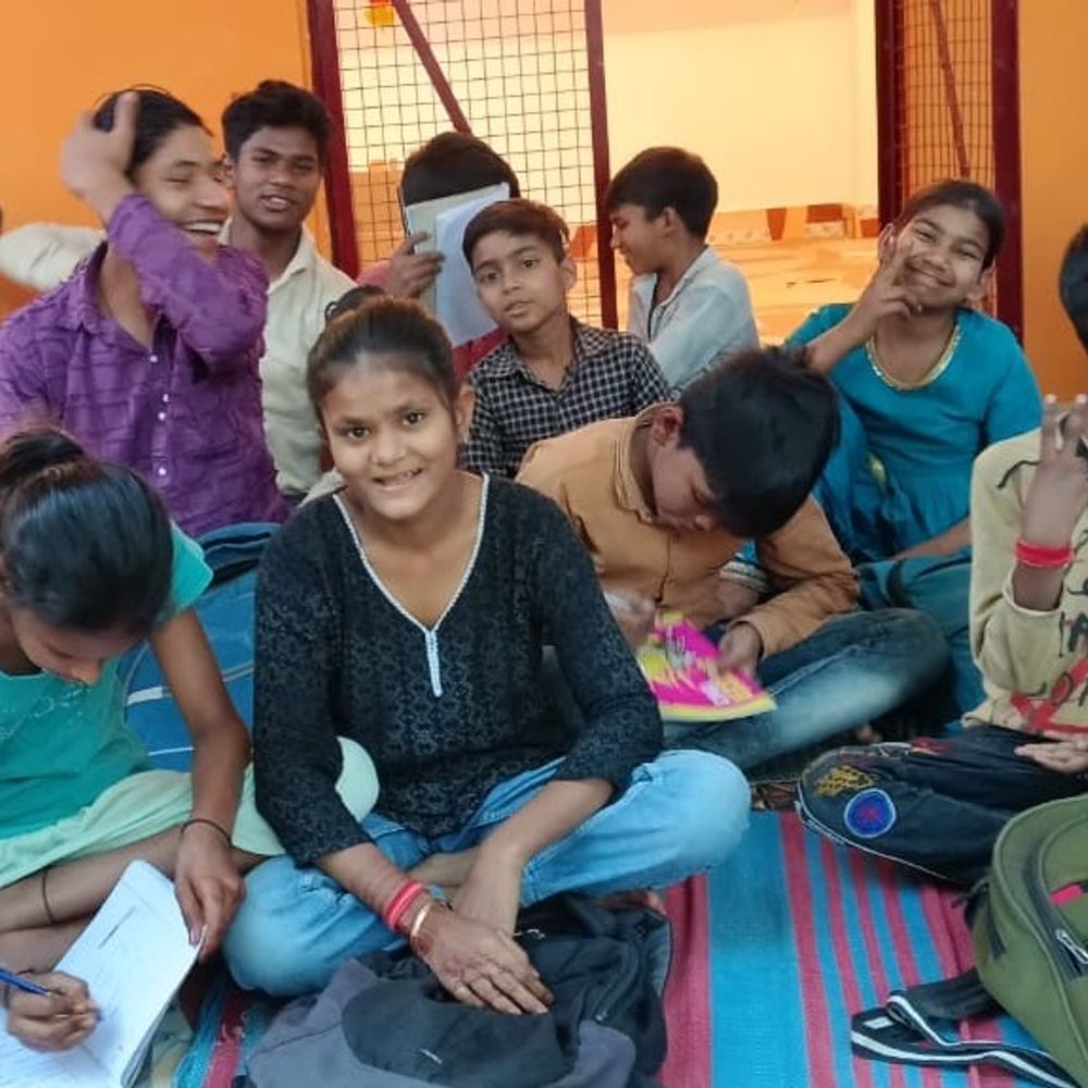 लखनऊ में बच्चों को निःशुल्क शिक्षा और संस्कार:गायत्री परिवार की पहल, सर्वांगीण विकास पर जोर