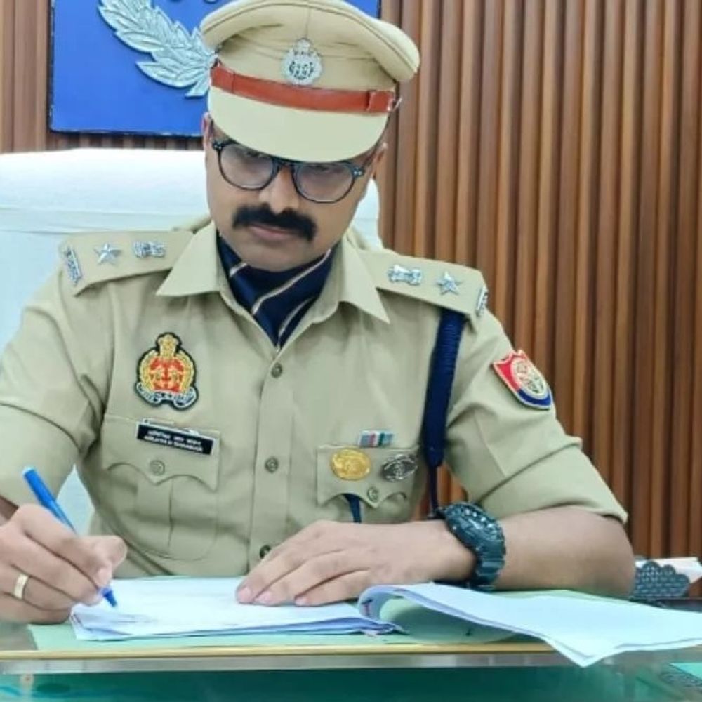 अंबेडकरनगर एसपी ने 36 पुलिसकर्मियों के तबादले किए:इंस्पेक्टर और SI के ट्रांसफर हुए, एक को मिली थाने की कमान
