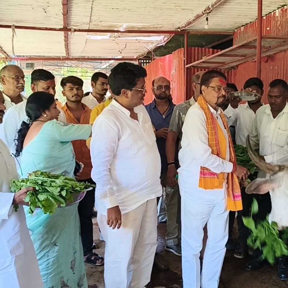 तृणमूल प्रवक्ता बोले- ममता बनर्जी तीसरी बार बनेंगी मुख्यमंत्री:विजय उपाध्याय ने विंध्याचल में दर्शन किया, कहा- कई लोगों के नाम काटे गए