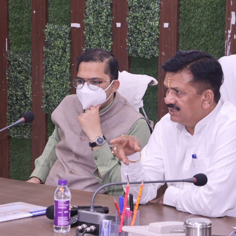 जल जीवन मिशन की धीमी प्रगति पर डीएम नाराज:समय पर कार्य पूरे करने और गुणवत्ता बनाए रखने के निर्देश दिए