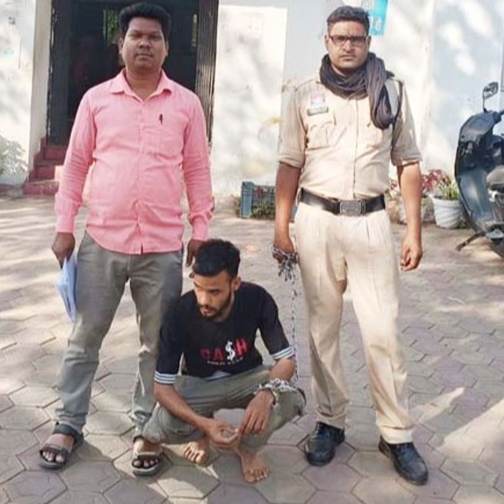 रायगढ़ में युवती के बाल खींचकर छेड़छाड़:  रात में राशन लेने गई थी, विरोध करने पर विवाद किया, एक आरोपी गिरफ्तार दूसरा फरार – Raigarh News