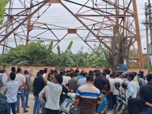 120 मीटर ऊंचे टावर पर चढ़ा आशिक,कहा- गर्लफ्रेंड को बुलाओ:  शादी का वादा किया अब मुकर रही है; महाराष्ट्र से उसके लिए बिहार आया – Muzaffarpur News