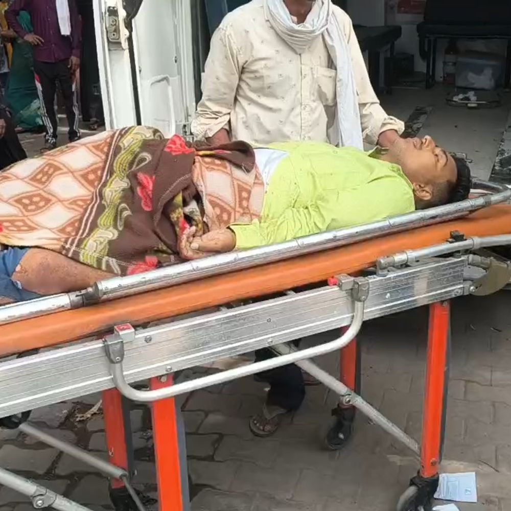 सीतापुर में ट्रक ने बाइक सवार युवक को कुचला:मौके पर मौत, ट्रक चालक फरार; मजदूर लेने जा रहा था युवक