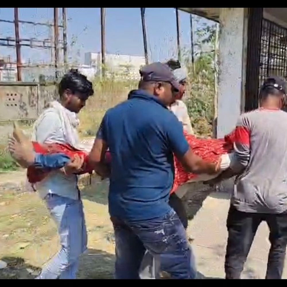 मां इंतजार करती रही, बेटे ने खा ली सल्फास:घर से खाना खाने की बात कहकर निकला था, इलाज के दौरान मौत