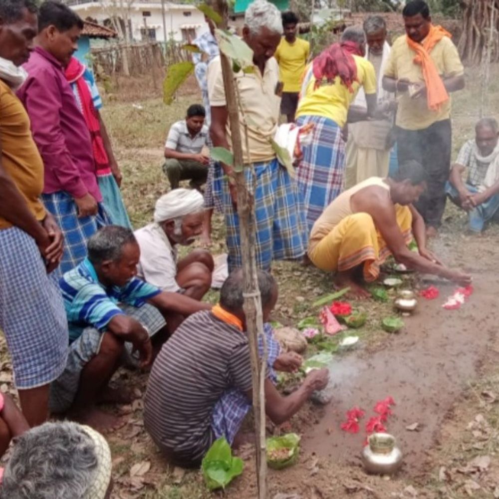 कोंडागांव में 2 परिवारों ने 3 साल-बाद घर वापसी की:  6 सदस्य मूल धर्म में लौटे, ग्रामीणों ने पारंपरिक रीति-रिवाजों के साथ स्वागत किया – Kondagaon News