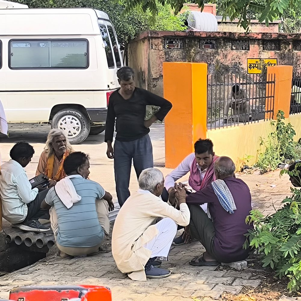 मैनपुरी में नवविवाहिता की संदिग्ध परिस्थितियों में मौत:घर के कमरे में फांसी लगाकर आत्महत्या, पुलिस ने शव कब्जे में लिया