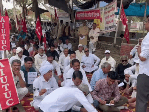 4 लेबर कानून आज से लागू, हिसार में विरोध:  लघु सचिवालय पर मजदूरों का प्रदर्शन, कहा- इससे उद्योगपतियों को फायदा होगा – Hisar News