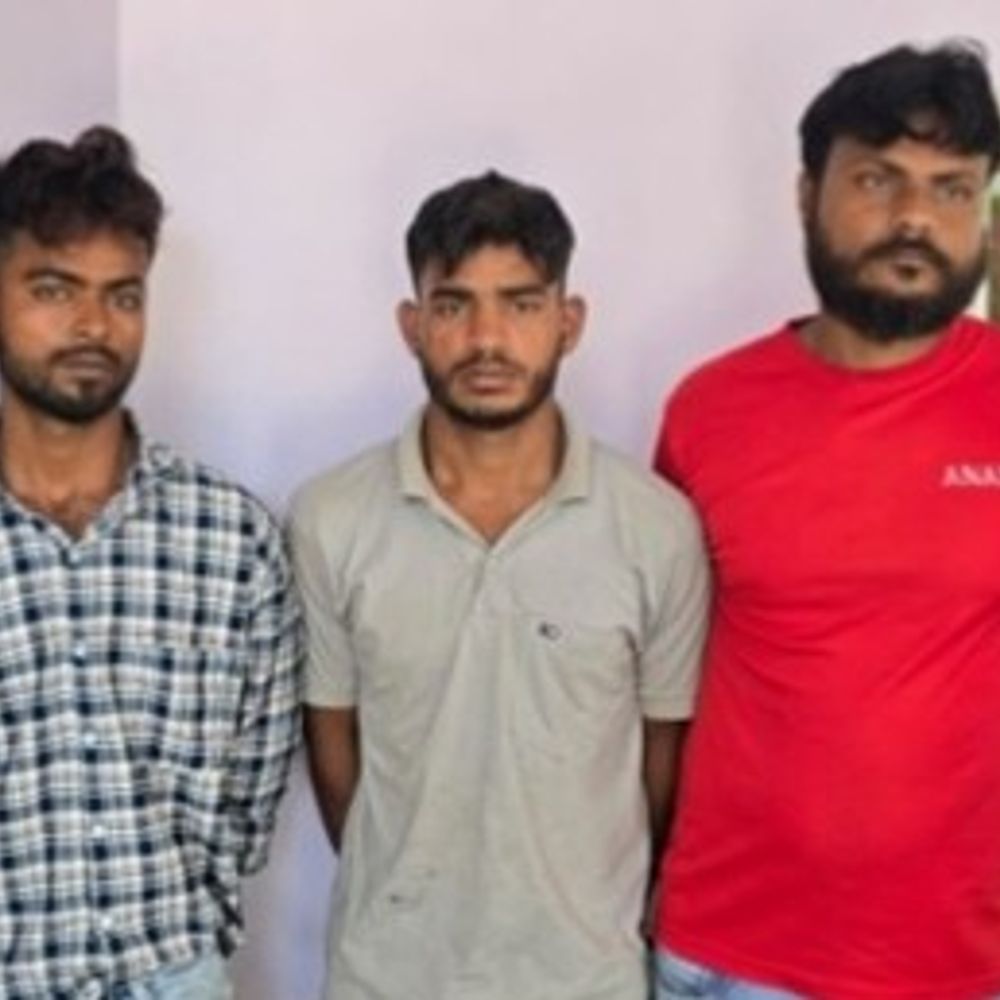 महिलाओं से अभद्रता करने पर मार डाला:फिरोजाबाद के चंदन हत्याकांड का खुलासा, 3 आरोपी गिरफ्तार, चाकू-बाइक बरामद