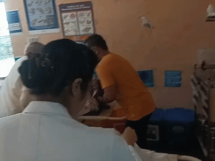 जमीनी विवाद में दो पक्षों में मारपीट, एक की मौत:6 लोग घायल, मामा-बुआ के परिवार आपस में भिड़े, एक दूसरे पर लाठी-डंडे पत्थर से हमला