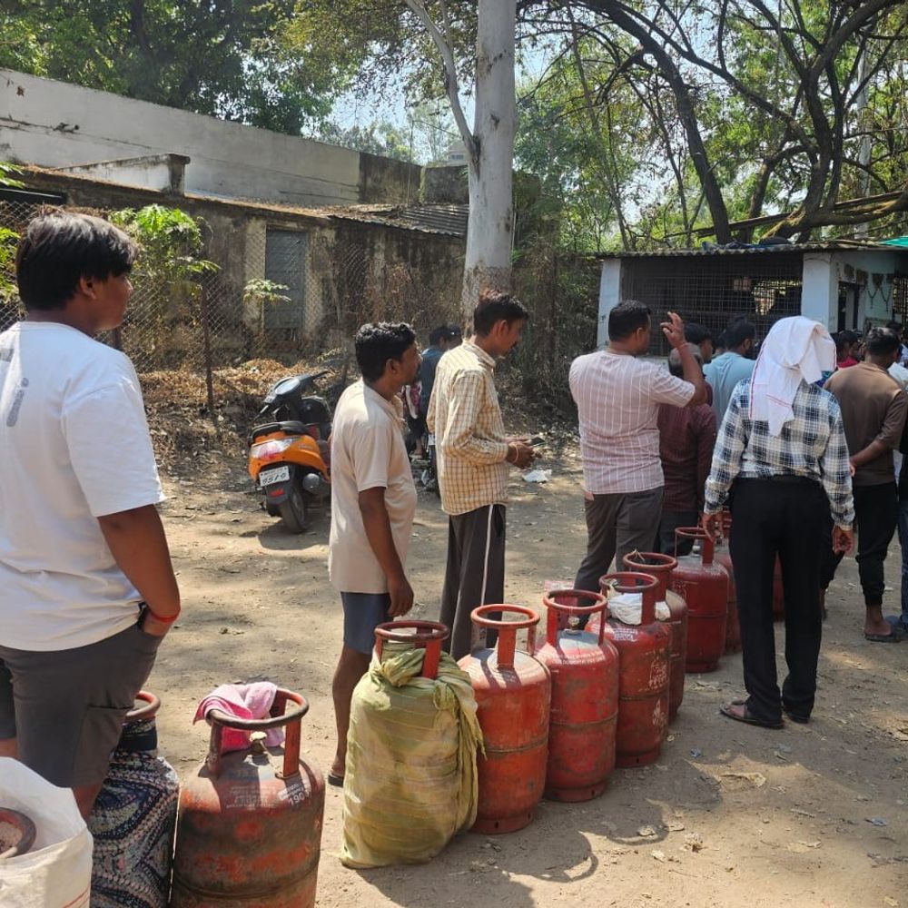 छिंदवाड़ा में डिलीवरी पॉइंट पर नहीं पहुंचे सिलेंडर:हंगामें के बाद हरकत में आए अफसर, व्यवस्था सही करने का दावा