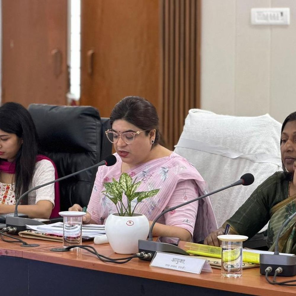 गैस-ईंधन की आपूर्ति सामान्य, कालाबाजारी पर सख्ती के निर्देश:औरंगाबाद में आवश्यक सेवाओं की समीक्षा, जमाखोरी रोकने के लिए छापेमारी दल का गठन