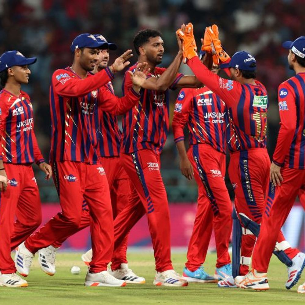 IPL- दिल्ली ने पावरप्ले में 4 विकेट गंवाए:अक्षर खाता नहीं खोल सके, प्रिंस यादव को 2 विकेट; लखनऊ ने 142 का टारगेट दिया