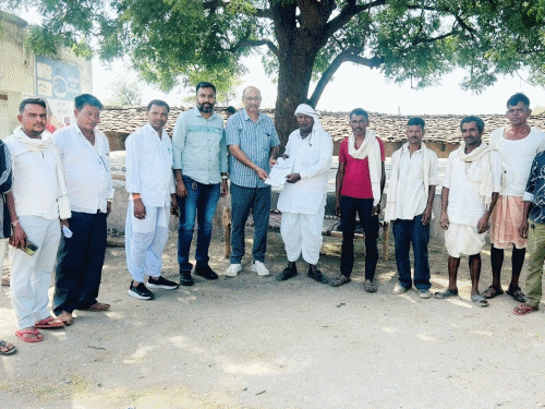 सलूंबर कांग्रेस जिलाध्यक्ष ने लसाड़िया ब्लॉक का दौरा किया:  कार्यकर्ताओं को संगठन मजबूत करने के निर्देश, पंचायत चुनाव में देरी होने पर जताया रोष – Salumber News
