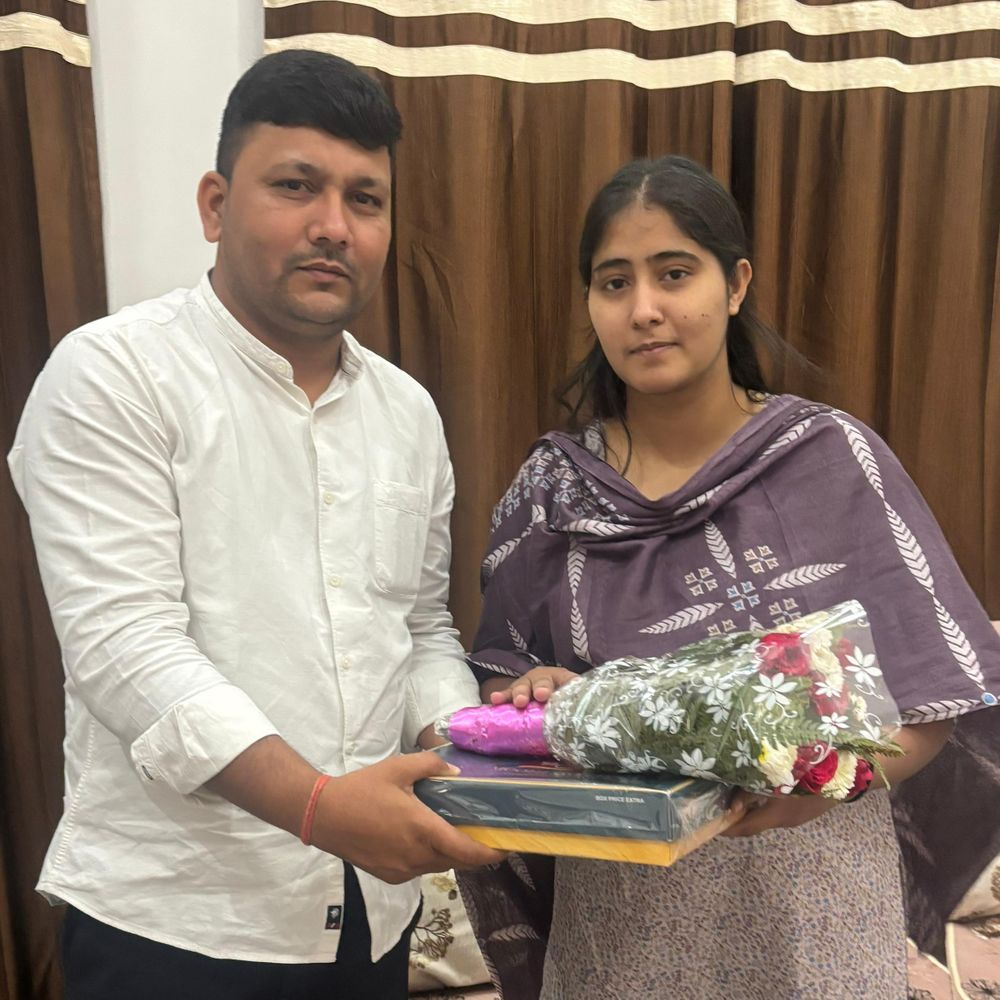 भाजपा नेता अर्जुन ढिंडाला ने देविका कुंडु को दी बधाई:बोले- बेटियों के लिए बनीं प्रेरणा, UPPSC में सफलता पाकर बनीं वाणिज्यिक कर अधिकारी