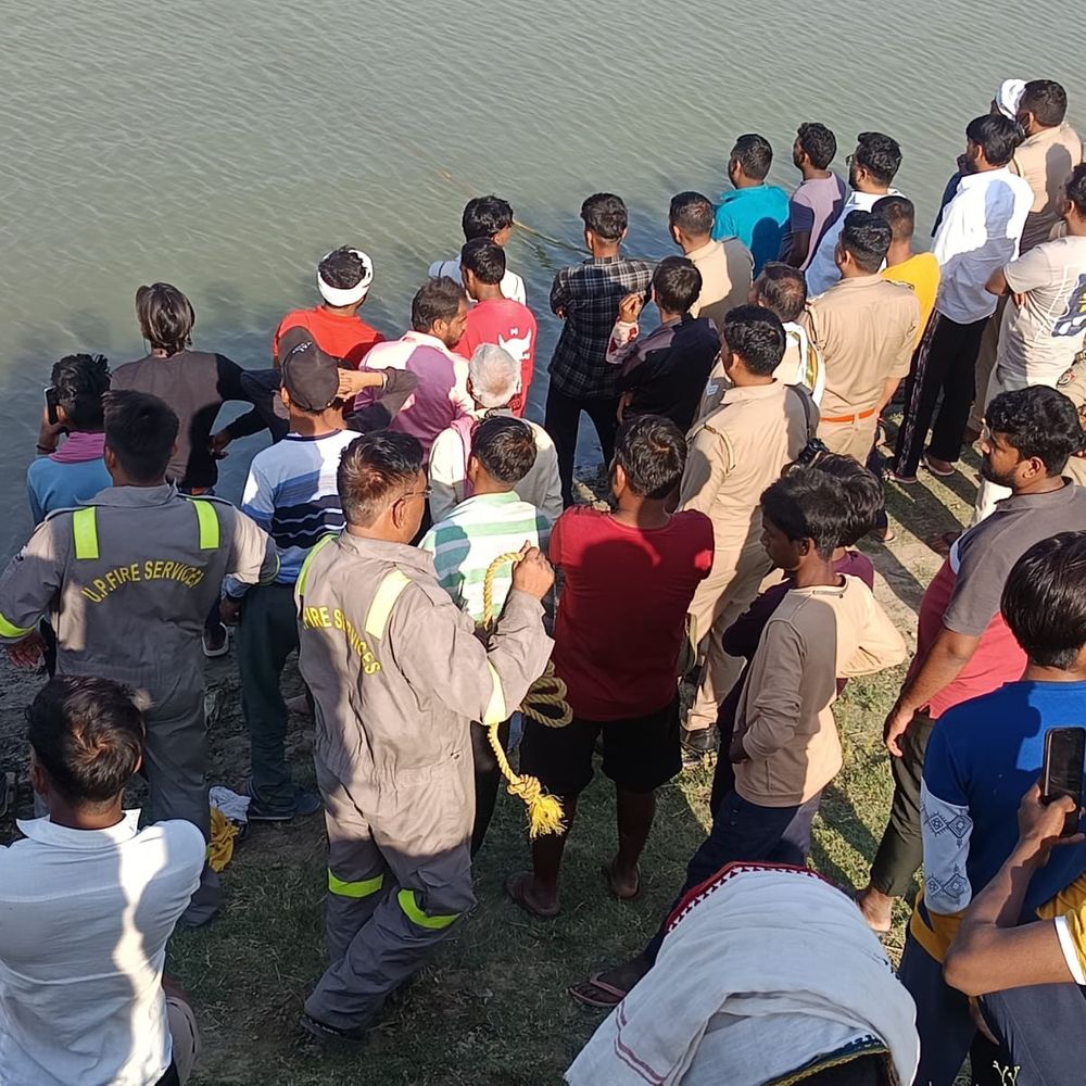 वरुणा नदी में दोस्तों ने छात्र को डुबोकर मार डाला:वाराणसी में परिजनों ने पुलिस जीप पर फेंके पत्थर, सिपाही-दरोगा से धक्कमुक्की