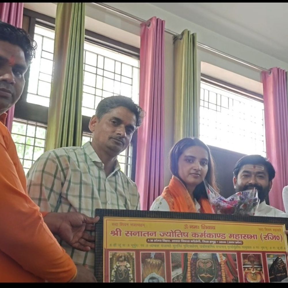 शिवानी त्यागी को UPSC में सफलता पर मिला सम्मान:हापुड़ में महासभा ने राष्ट्र सेवा में उत्कृष्ट योगदान की उम्मीद जताई