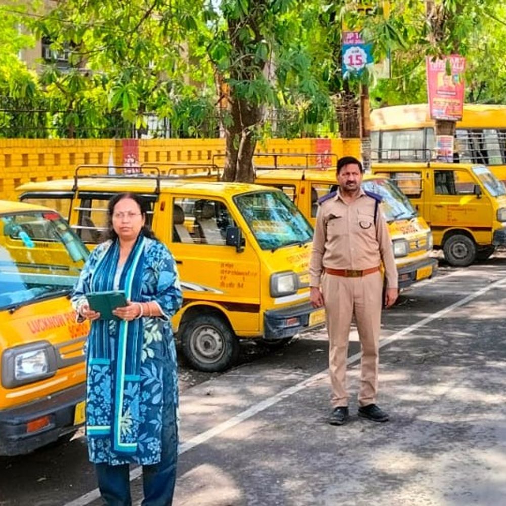 लखनऊ में स्कूली वाहनों पर 15 दिन का सख्त अभियान:पहले दिन 13 वाहन सीज, 28 का हुआ चालान