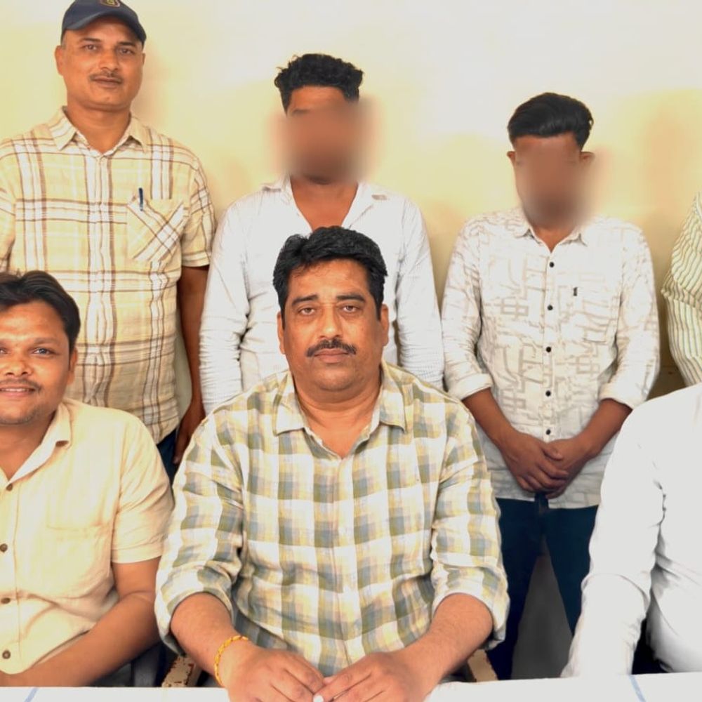 लखनऊ में रेलवे टिकट कालाबाजारी का रैकेट पकड़ा:मुंबई के टिकट दलालों के नेटवर्क को ध्वस्त किया, दो फर्जी पैसेंजर गिरफ्तार