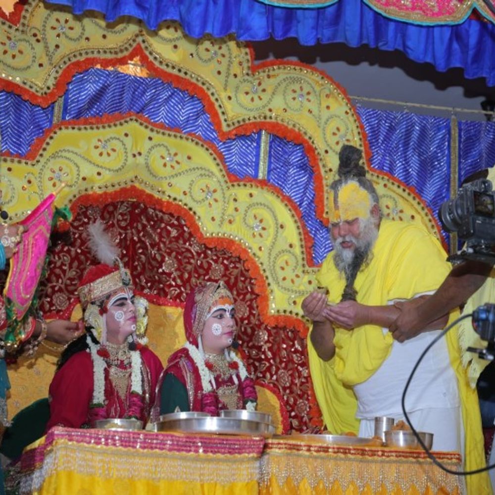 संत प्रेमानंद पहुंचे श्री पहाड़ी बाबा गौशाला:भगवान सीताराम के स्वरूप की आरती की,संत मलूकदास जी के 452 वें जयंती महोत्सव में हुए शामिल