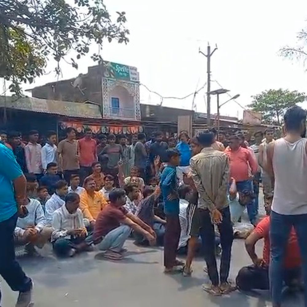 नरसिंहपुर में डंपर घर में घुसा, एक की मौत:  स्टेट हाईवे-22 पर ग्रामीणों ने किया चक्का जाम, पुलिस के आश्वासन पर माने – Narsinghpur News