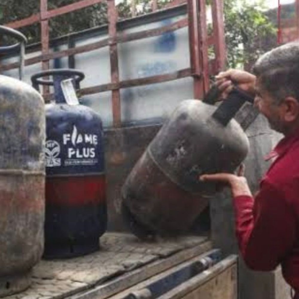 हरदोई में वाणिज्यिक एलपीजी का 50 प्रतिशत आवंटन बहाल:होटल-ढाबों समेत व्यावसायिक इकाइयों को मिलेगा लाभ, विभाग द्वारा निगरानी बढ़ेगी
