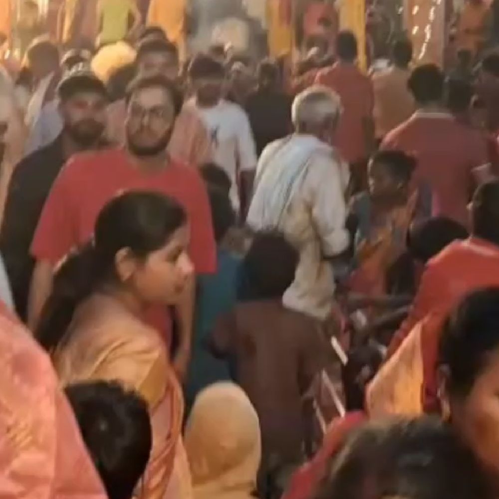 देवरिया में हनुमान जन्मोत्सव, मंदिरों में भक्तों की भीड़:सुरक्षा के कड़े इंतजाम, दिनभर चला पूजा-पाठ का दौर