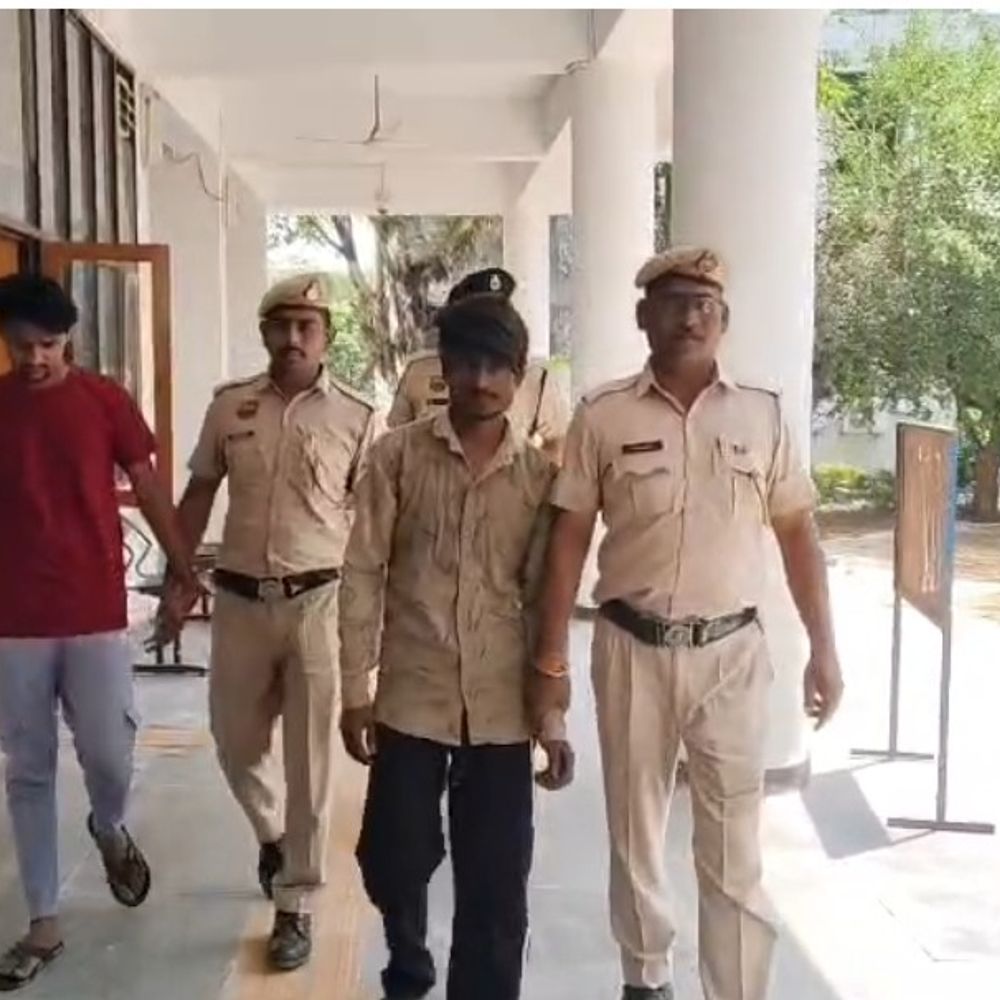 नूंह में मंदिर में चोरी का खुलासा, दो युवक अरेस्ट:  चुराए गए छतर और मुकुट बरामद, बेचने के लिए गए तो सर्राफ को हुआ शक – Nuh News