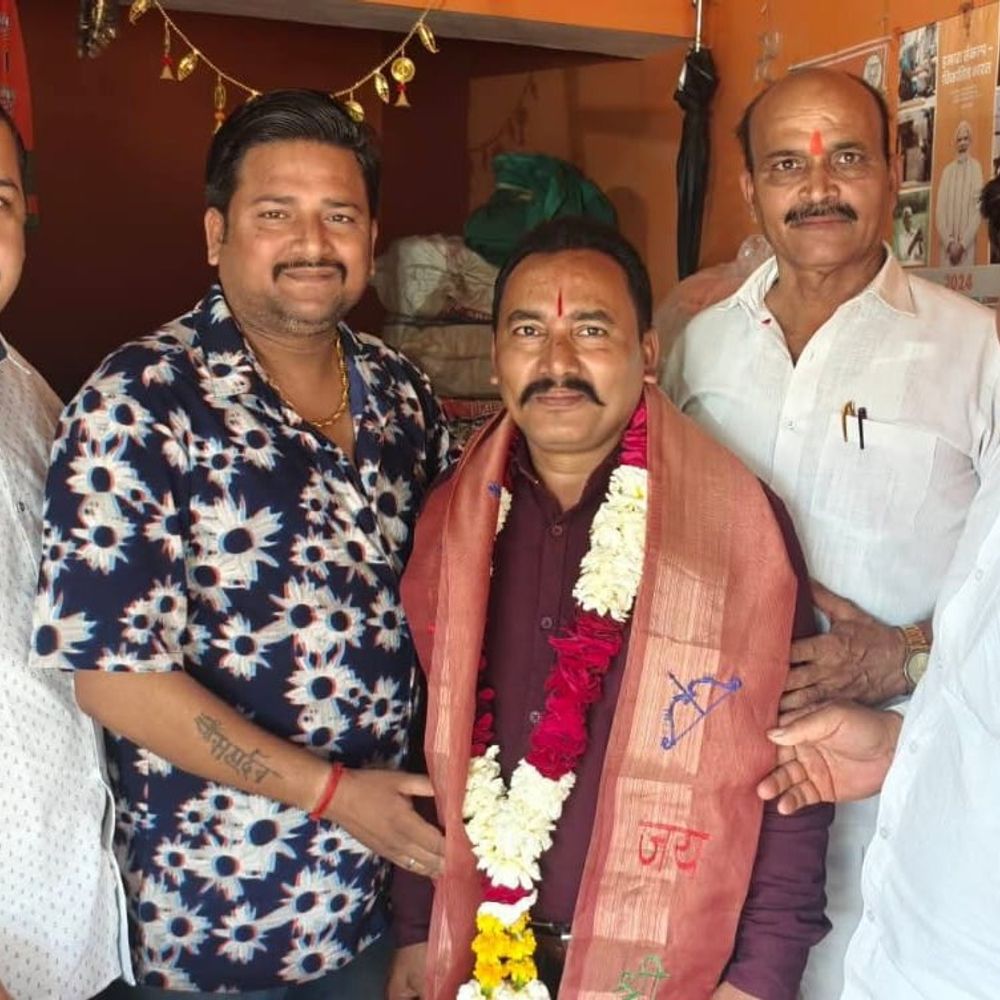 भाजपा महामंत्री चंदन सिंह चौहान का स्वागत:कार्यकर्ताओं ने फतेहपुर कार्यालय में फूल माला पहनाकर किया अभिनंदन