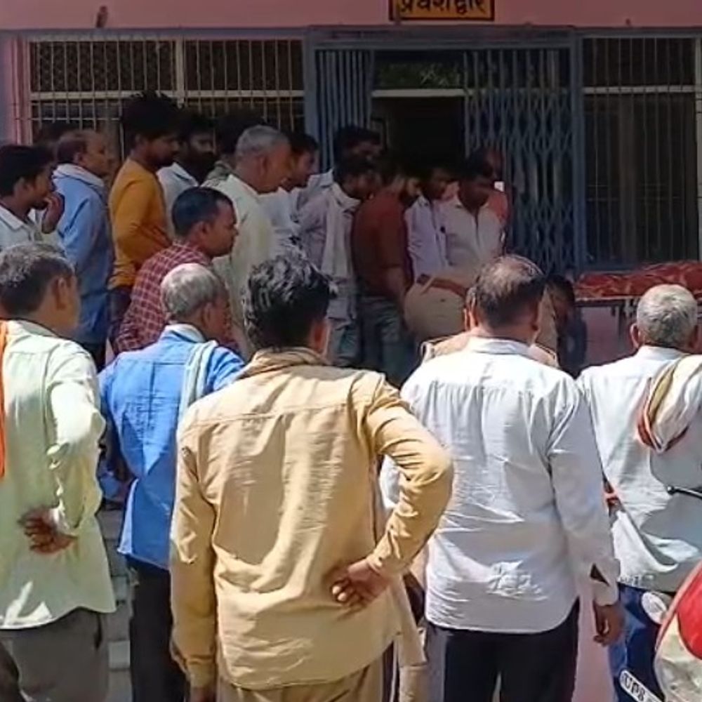 अज्ञात वाहन ने बाइक सवार को मारी टक्कर,युवक की मौत:कासगंज में अमांपुर से घर लौटते समय हुआ हादसा, जांच जारी