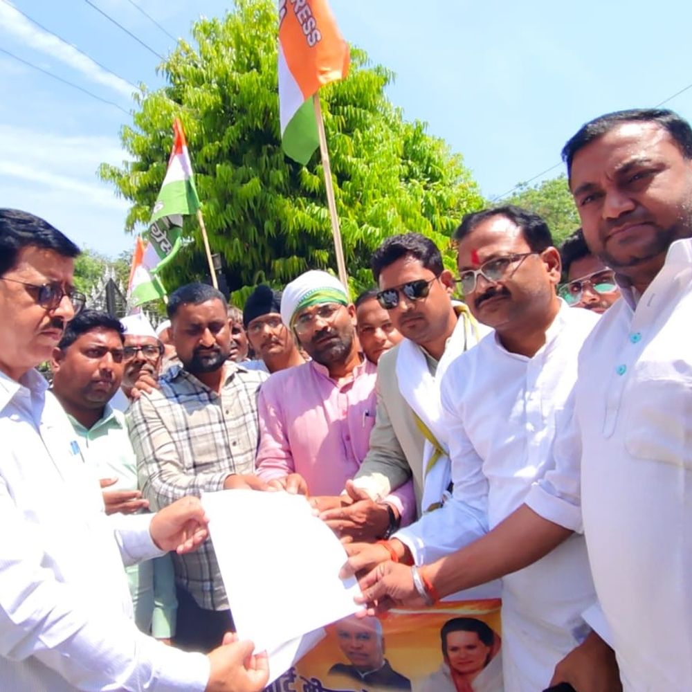 स्मार्ट मीटर, गैस मूल्य वृद्धि पर आंदोलन की चेतावनी:सुलतानपुर में कांग्रेस ने भेजा राष्ट्रपति को मांग पत्र, 10 दिन में मांगें पूरी न होने पर होगा प्रदर्शन