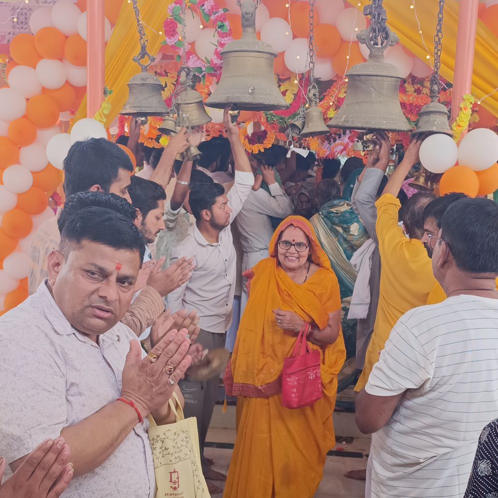 जालौन में हनुमान जयंती पर मंदिर में उमड़ी भीड़:मंगला आरती, भंडारे और अखंड पाठ का आयोजन