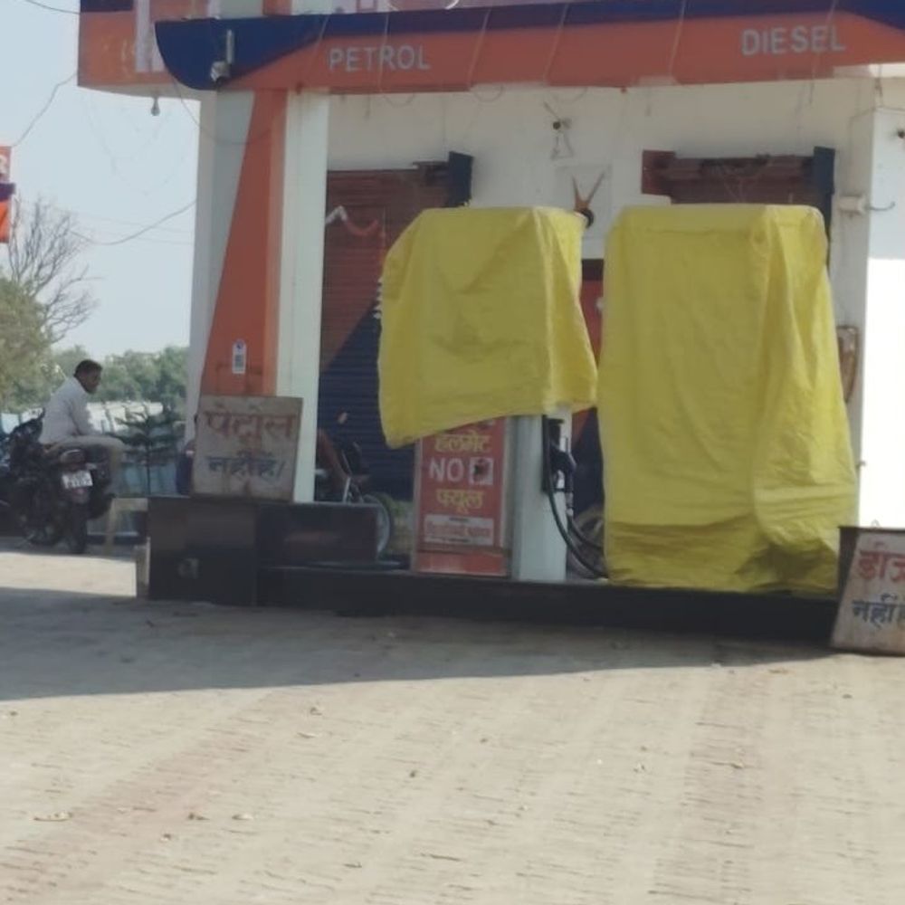 तीन पेट्रोल पंपों का अनुबंध निलंबित:ईंधन का उठान न करने पर प्रशासन ने की कार्रवाई