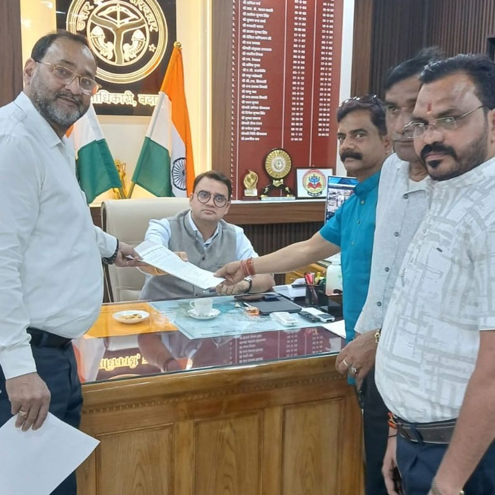 बदायूं में कायस्थ महासभा ने सौंपा ज्ञापन:चित्रगुप्त मंदिर के जीर्णोद्धार और ट्रस्ट गठन की मांग रखी