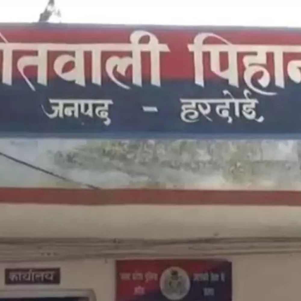 7 लाख के जेवर, डेढ़ लाख रुपए लेकर युवती लापता:नोएडा के शादीशुदा युवक पर अपहरण का मुकदमा दर्ज