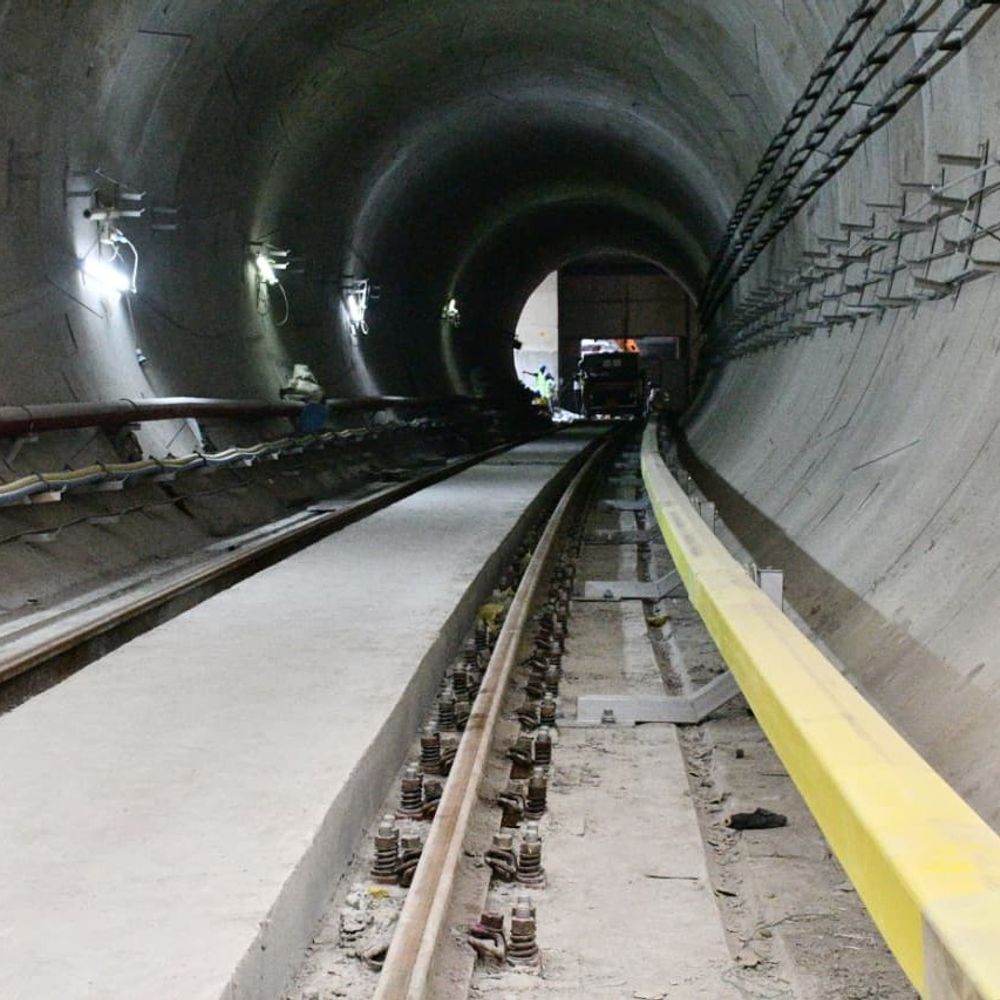 बिना लटकते तारों के दौड़ेगी मेट्रो:कानपुर सेंट्रल-नौबस्ता रूट पर 'थर्ड रेल' चार्ज; पतंगबाजी से ट्रिपिंग का झंझट खत्म