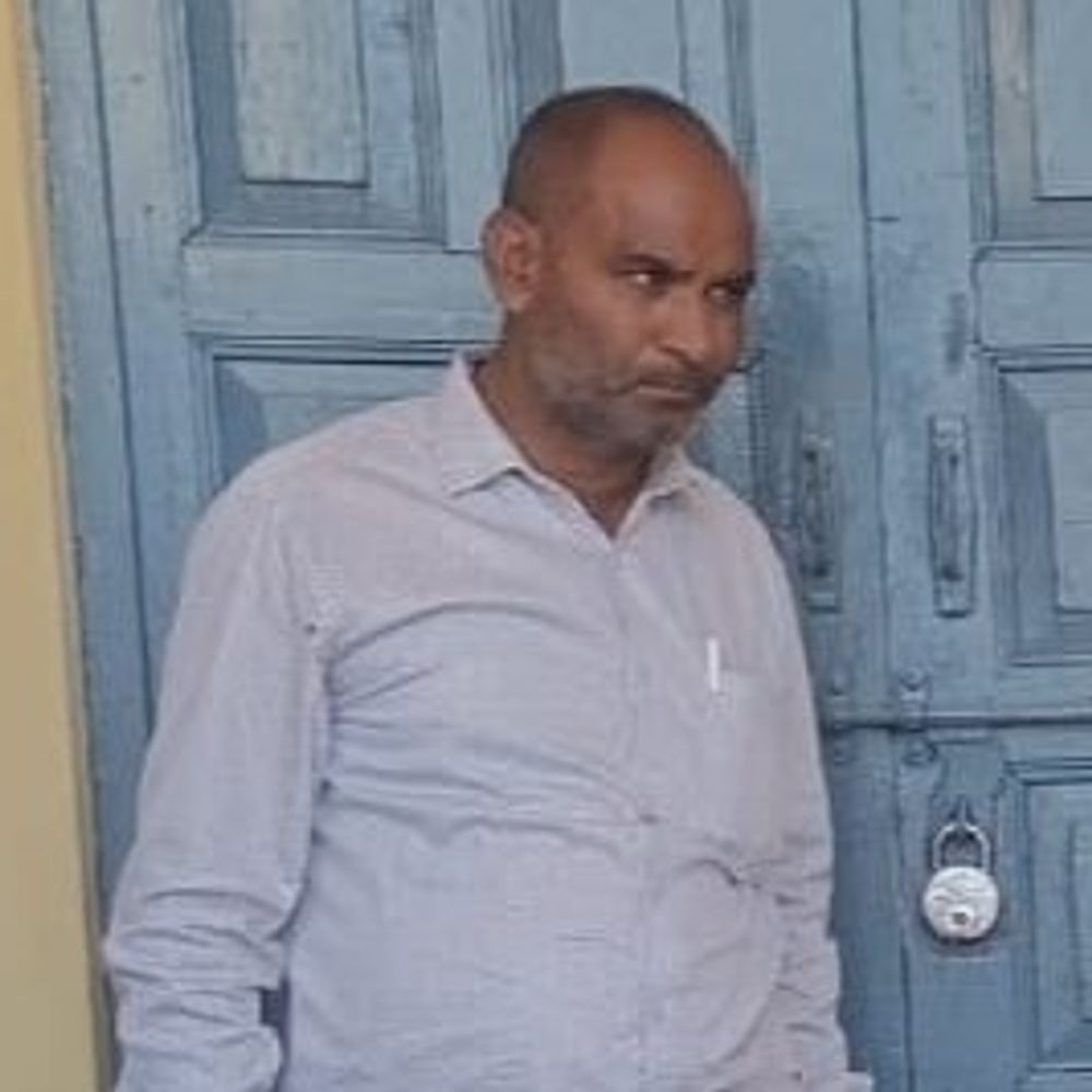 मीटिंग से लौट रहे सचिव की सड़क हादसे में मौत:सीमेंट लदे ट्रैक्टर ने पीछे से बाइक को रौंदा, बैठक में शामिल होकर लौट रहे थे