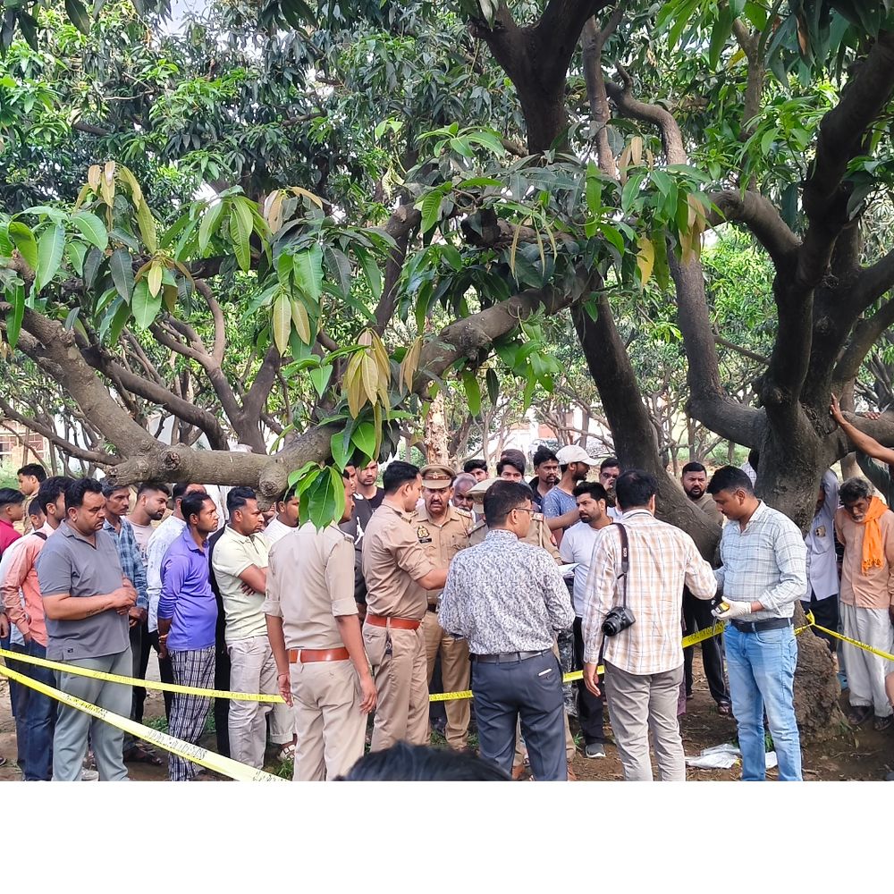 धनौरा बाग में युवक का शव पेड़ से लटका मिला:कस्बे के नमन गिरि के रूप में हुई शिनाख्त, पुलिस जांच में जुटी