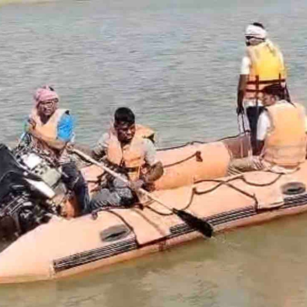 गोरखपुर में लड़की को बचाने में किशोर डूबा:SDRF ने शुरू किया रेस्क्यू, सफाईकर्मी पिता का रो-रो कर बुरा हाल