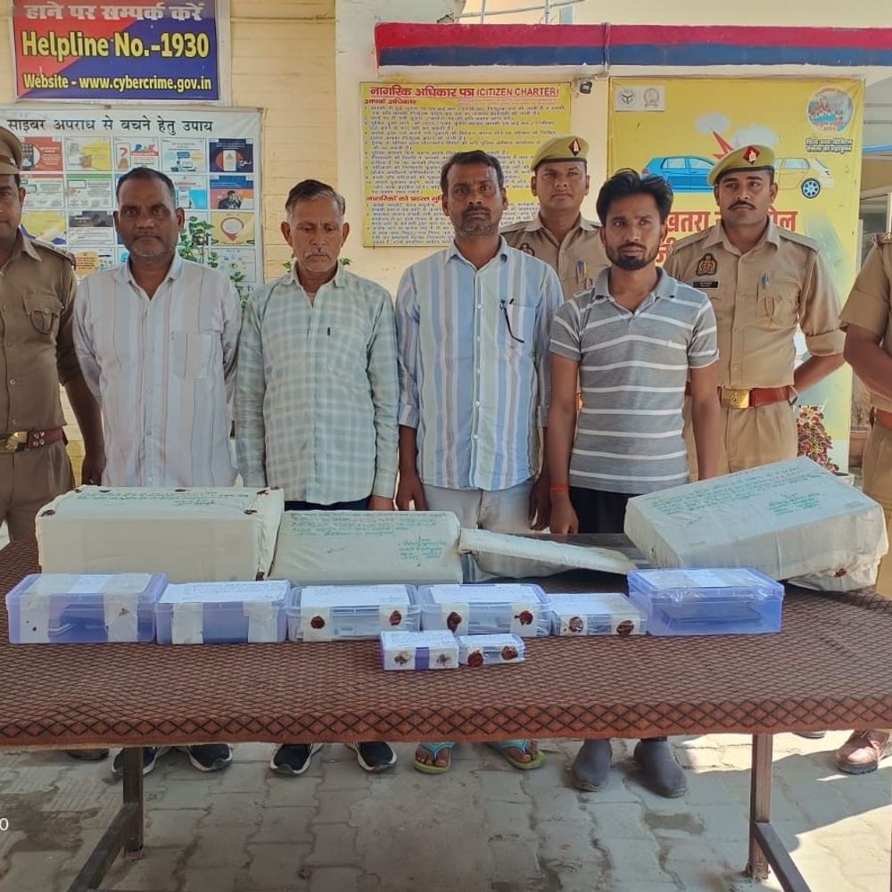 बांदा में 34 बीघा जमीन की फर्जी रजिस्ट्री:25-25 हजार के दो इनामी समेत 4 गिरफ्तार, लेखपाल भी शामिल