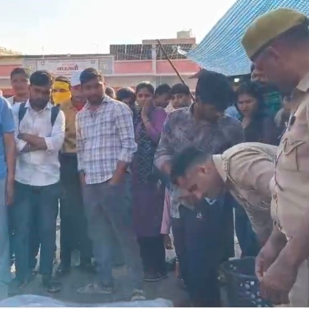 बाइक से गिरी महिला को कंटेनर ने रौंदा, मौत:पुलिस ने पीछा करके गाड़ी को पकड़ा, ड्राइवर हिरासत में