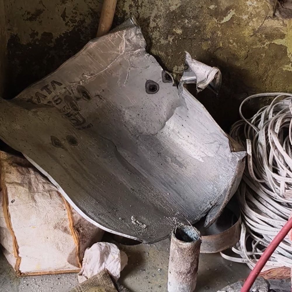 माचिस जलाते ही फट गया सलेंडर, आधा किमी तक आवाज:जोरदार धमाके से उड़ा सिलेंडर; ऑपरेटर गंभीर, रिटायर्ड शिक्षक भी चपेट में