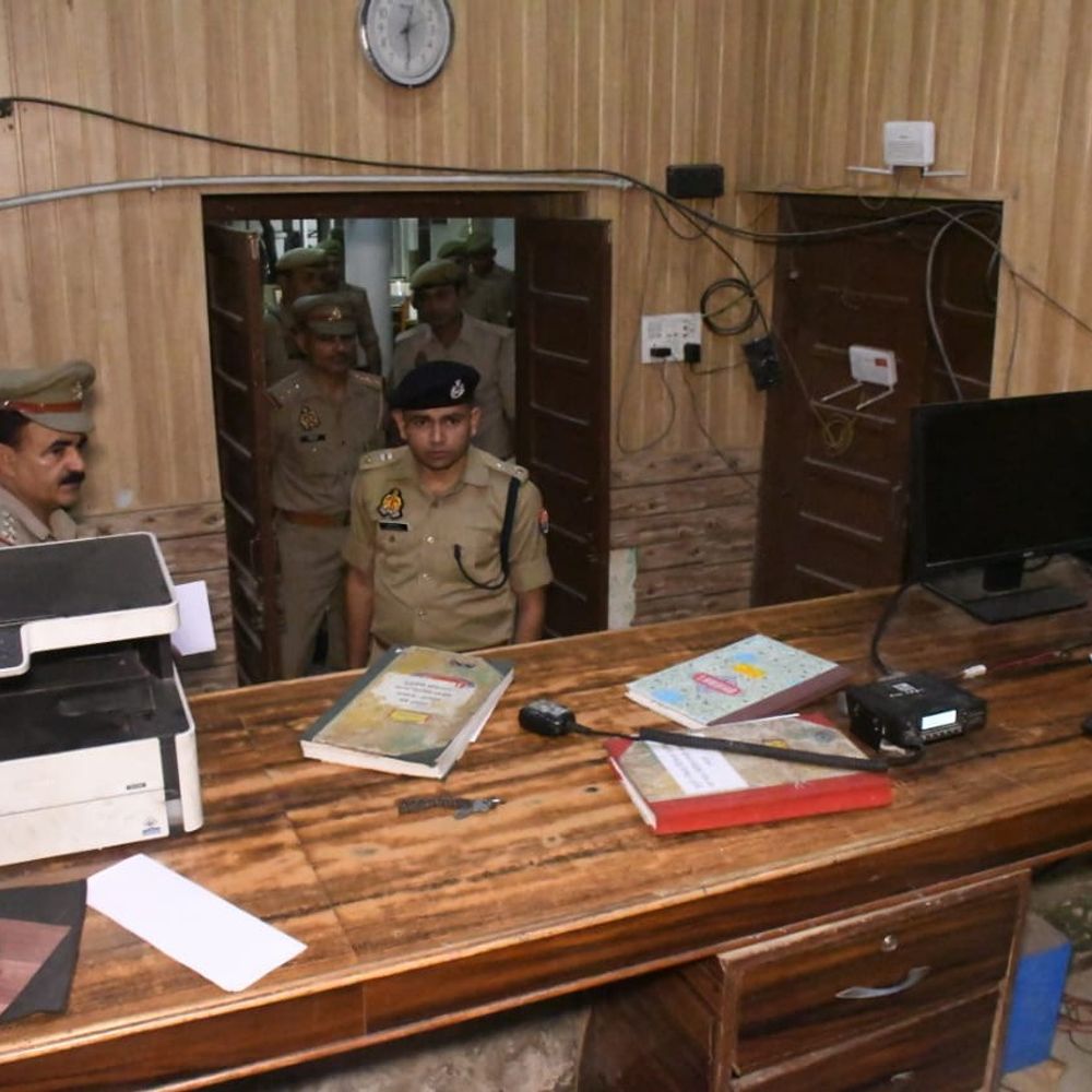 रामपुर एसपी ने किया औचक निरीक्षण:सिविल लाइन थाना, ड्यूटी प्वाइंट्स पर रजिस्टर, साफ-सफाई और कार्यप्रणाली जांची