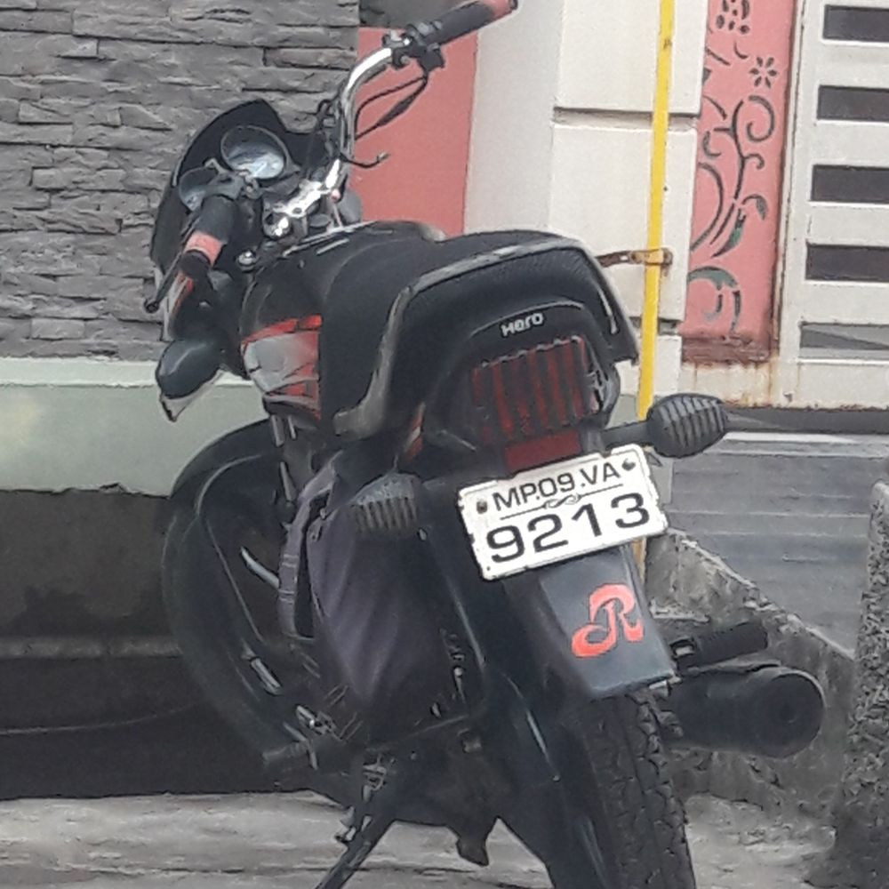 उज्जैन में घर के बाहर खड़ी बाइक चोरी:बेटी ने आवाज सुनी पिता को जगाया तब तक बाइक लेकर फरार हुआ चोर